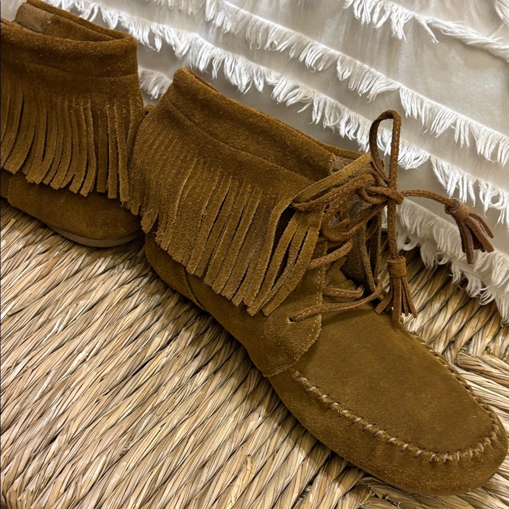 Minnetonka Tan Suede Moccasin Boots Women’s sz 9 - Picture 5 of 12